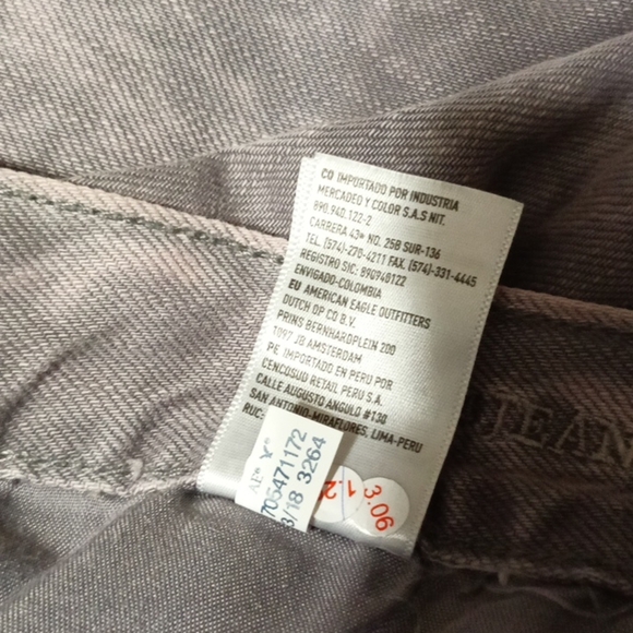 COPY - American Eagle Mom Jeans Distressed Ripped Acid Wash High Waisted Sz 12 … - Picture 6 of 10